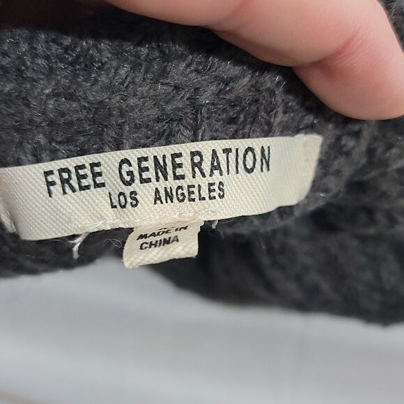 𝅺gray Free Generation Destructed Fringe Sweater with adorable details siz… - Picture 7 of 9